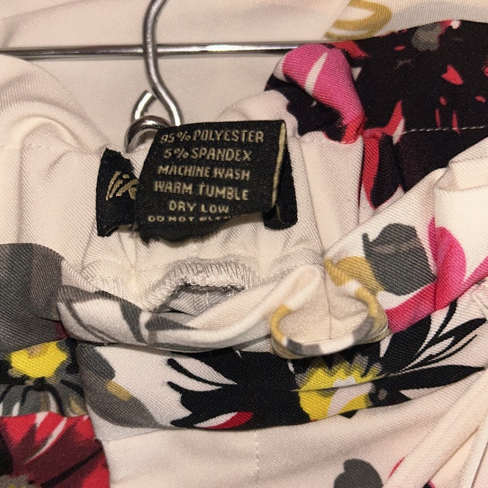 LIKE AN ANGEL FLORAL PANTS SZ L - Picture 9 of 9